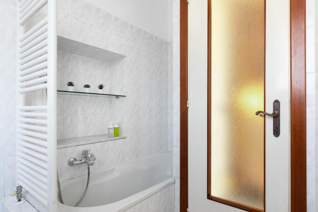 Villa Lecco Free Wi-Fi, Parking & Bike Service エクステリア 写真
